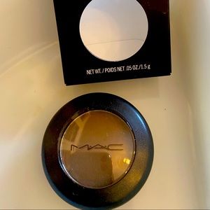 MAC eyeshadow - concrete satin